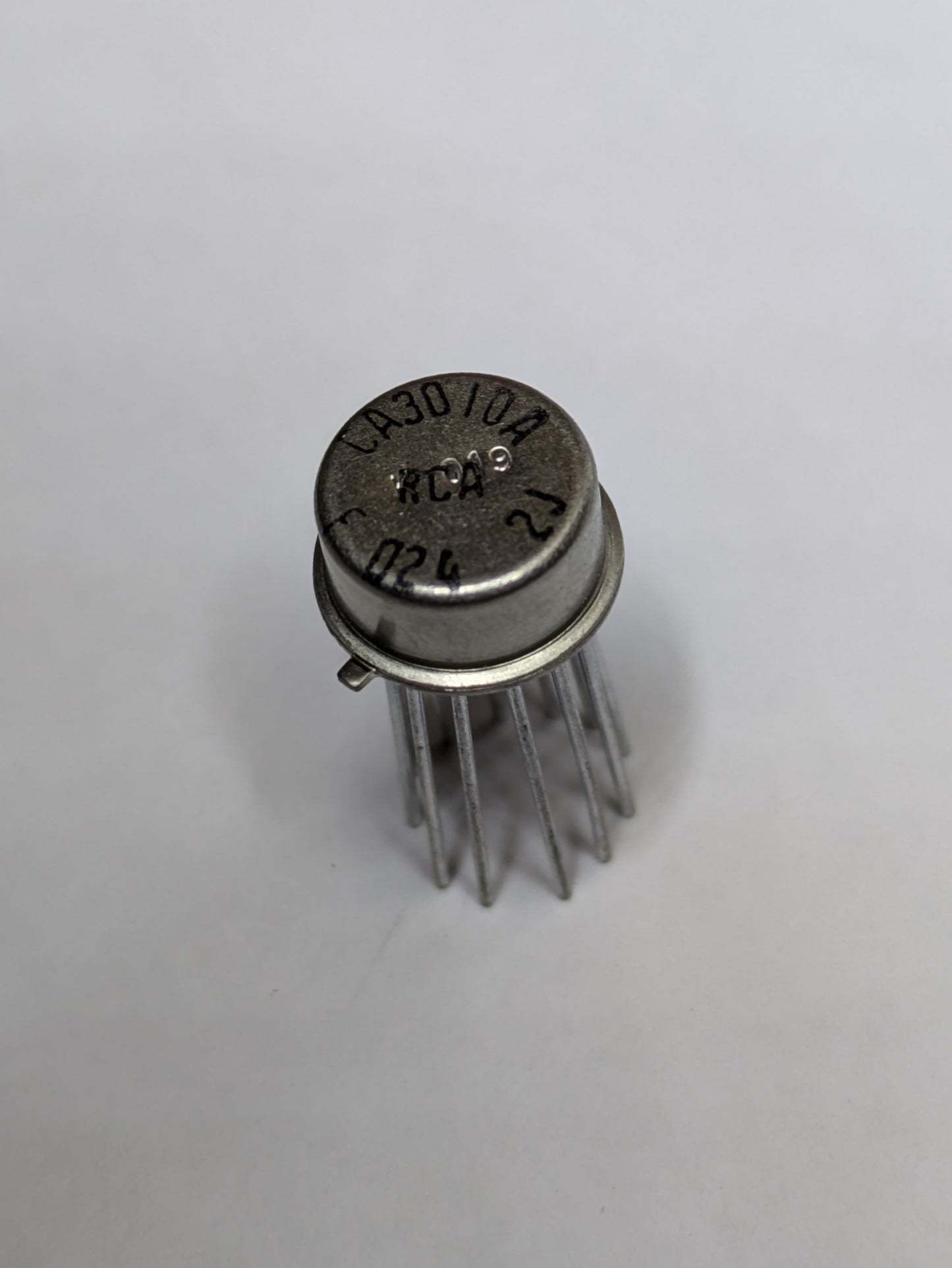 CA3010A RCA Operational Amplifier type 6-volt 12-pin TO-5