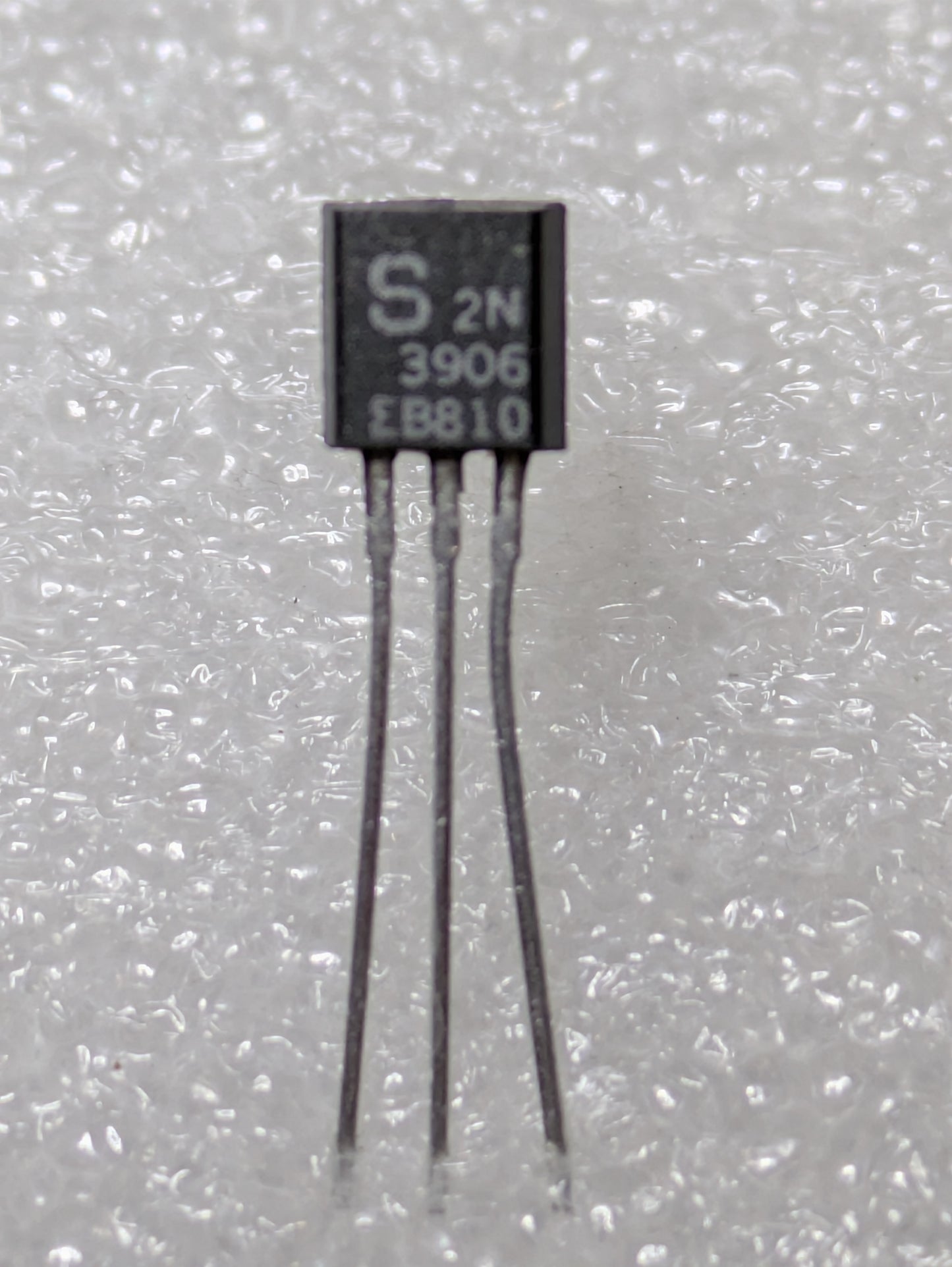 2N3906