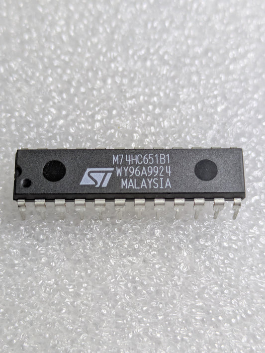 74HC651