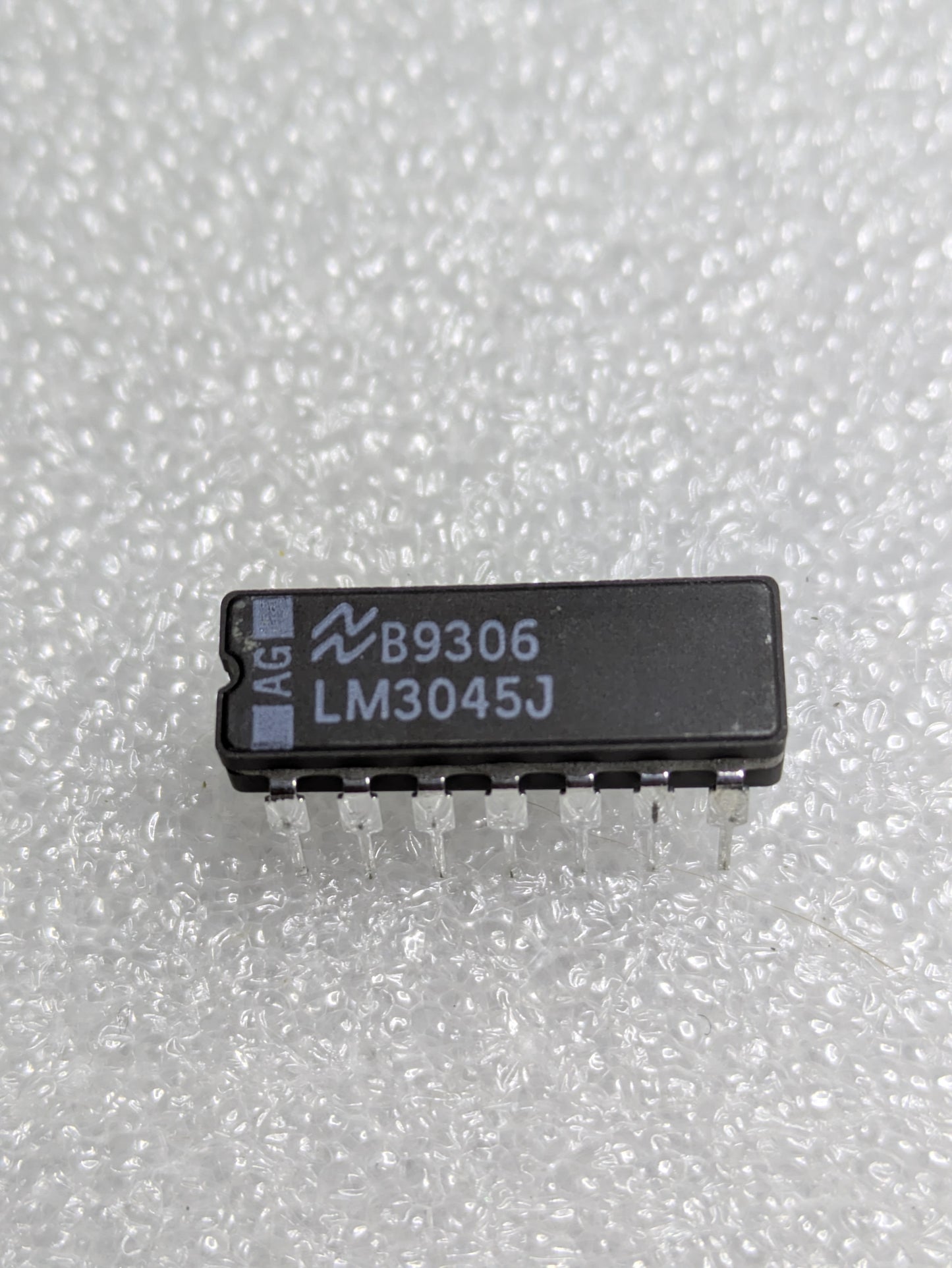 LM3045J